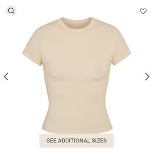 Skims Fits Everybody T-shirt